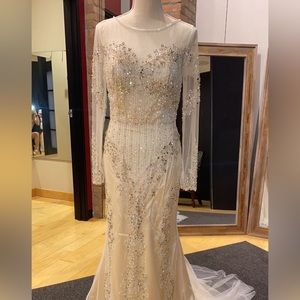 Adrianna papell wedding dress